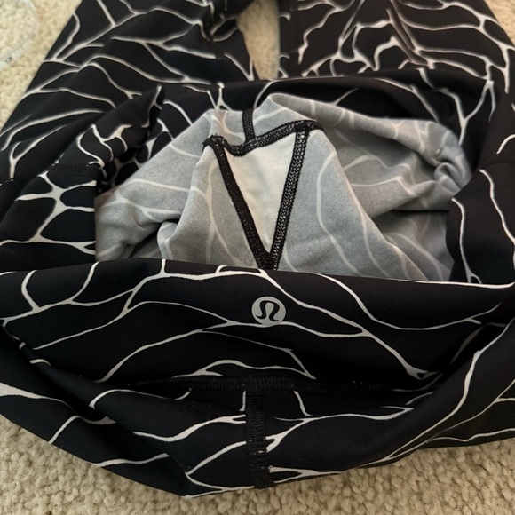 lululemon athletica Black and White Pattern Cropped Leggings - Picture 10 of 10